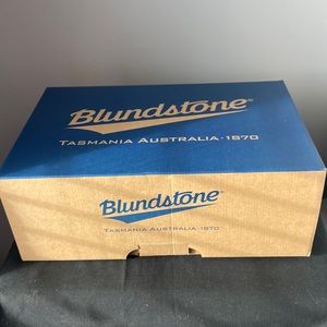 New in Box Blundstone 2273 thermal high top Rustic Black 8.5 USA woman’s size